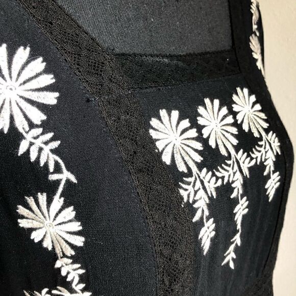 Embroidered Black Blouse - Picture 11 of 12